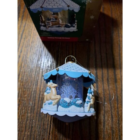 2005 Carlton Cards Heirloom Dashing Through the Snow Christmas Holiday Ornament - Picture 2 of 8